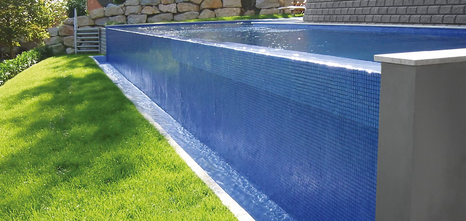 Altto Glass Pool Mosaics - Capital Tiles and Flooring Canberra